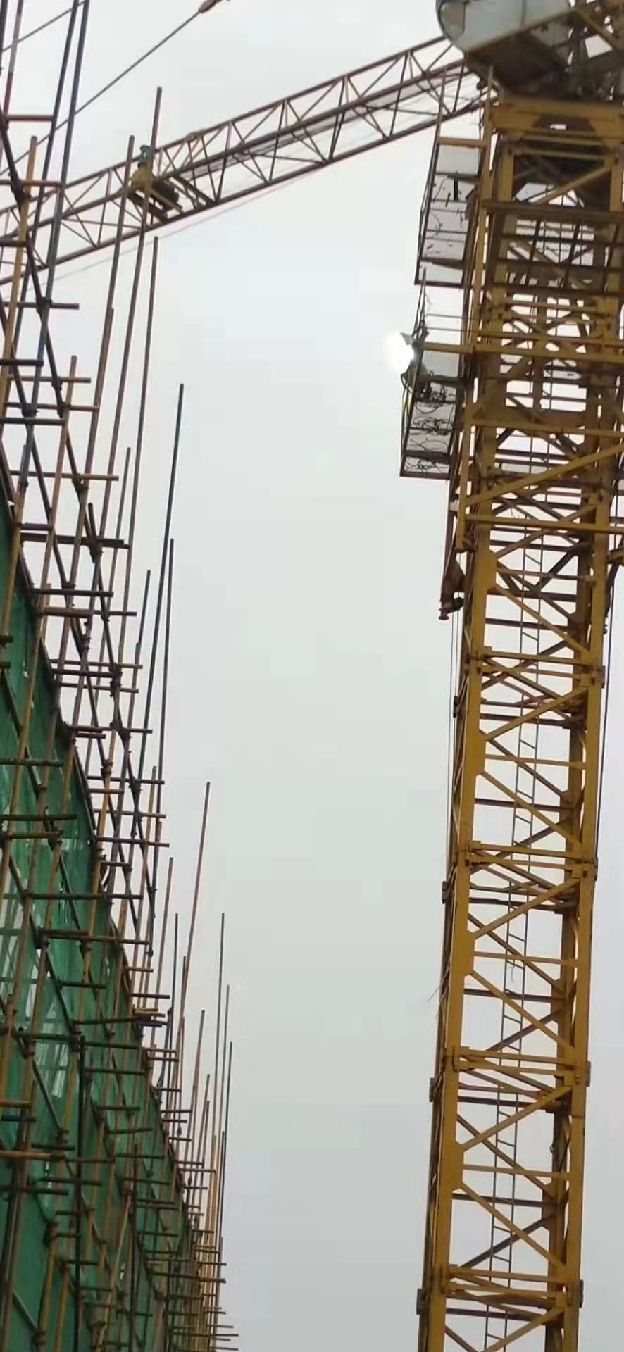地铁施工对楼体地基造成影响 居民紧急撤离